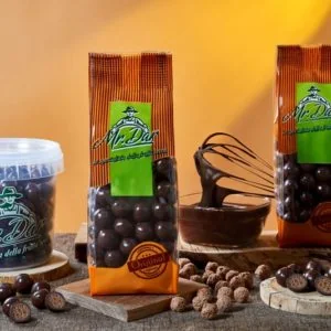 Cereali al cacao ricoperti di cioccolato fondente