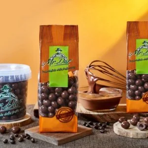 Chicchi di caffè ricoperti al cioccolato al latte