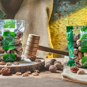 Noci in guscio naturali