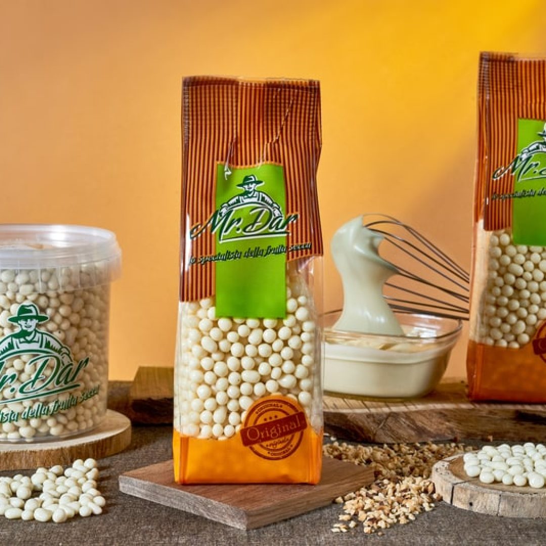 Granella-di-Nocciole-al-Cioccolato-Bianco.-min.jpg