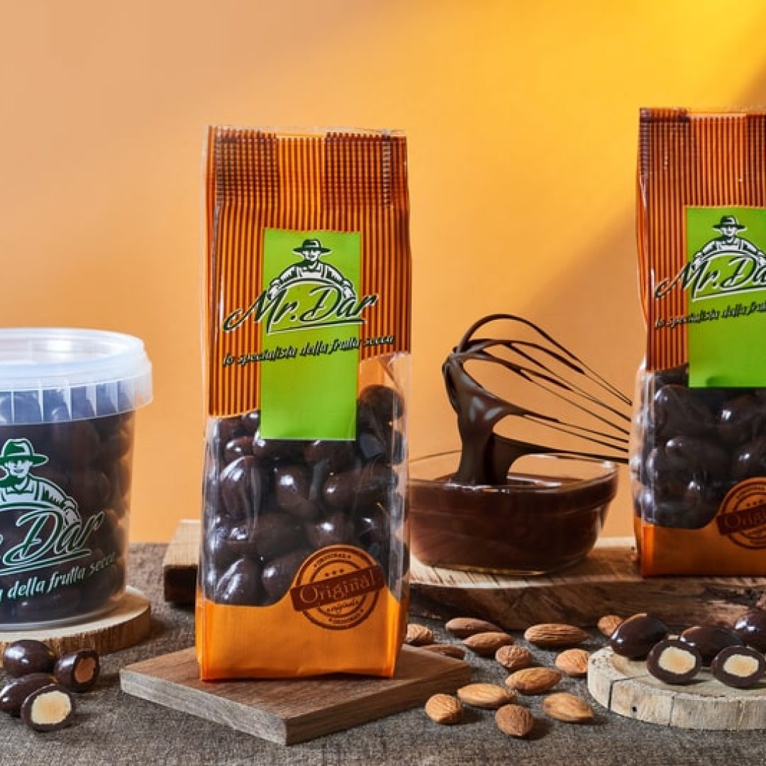 Mandorle-al-Cioccolato-Fondente.-min.jpeg